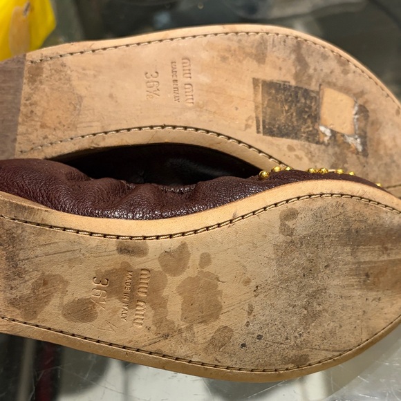 Miu Miu Brown Flats with Gold and Red Embellishments - Picture 5 of 5